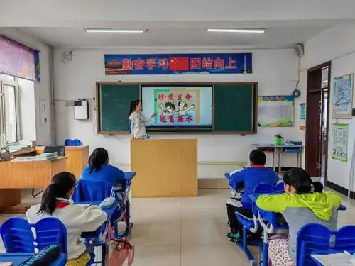 呼中区第一小学开展守护生命之水与安全之路防溺水与交通安全教育主题宣传教育活动